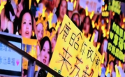 鹿晗回应粉丝举牌提问 称很想到现场看“苏超”！