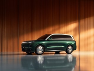 增程干翻纯电！零跑旗舰SUV D19用上80度大电池：能跑500公里！