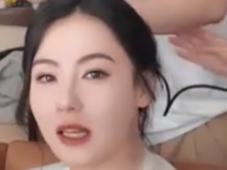 张柏芝三胎儿子罕露面身高惊人 18岁Lucas长相帅气！