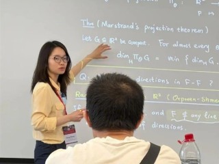 90后女数学家王虹接连斩获两项数学界大奖!韦东奕都来听她讲课!