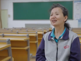 55岁大学生正式毕业 年轻时曾三次高考失败！