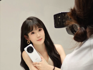 美女产品经理晒魅族Note 16定妆照：纯白机身 八边形镜头吸睛！