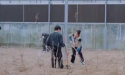 有些“迷糊”!闫妮怎么下地干活也微醺啊