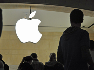 苹果前CEO发声：OpenAI成苹果AI时代劲敌 Siri显得十分滞后！ 