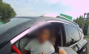 男子一直没考过科目一 还敢替女友开车：她高速没胆开!