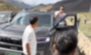 男子川藏线逆行致拥堵3小时 自称就喜欢当网红！
