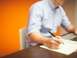 吉利李书福对话宇树王兴兴：学历不等于能力 人才培养应是千人千面！