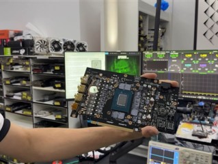 RTX 5070 Ti烧毁 出现一个大洞！竟然嫁接RX 580救活了！