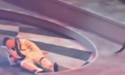 陈奕迅演唱会上疑似被激光笔照射 重重摔倒！