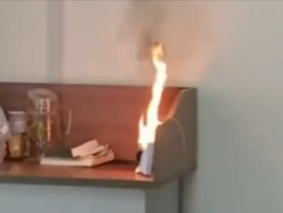 存在爆炸风险！多地机场禁带召回版罗马仕移动电源!
