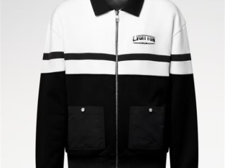 LV男士大衣撞衫中国校服：一个卖16000元 一个卖86元！