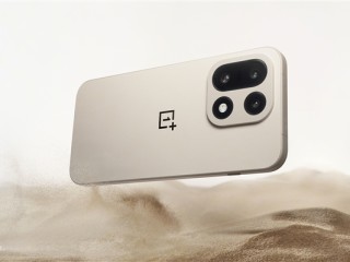 网友接触了不下10台新机 但能让他惊呼的只有一加15：手感真爽！