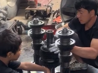 汽修工因撞脸成龙走红 多家MCN公司联系合作！